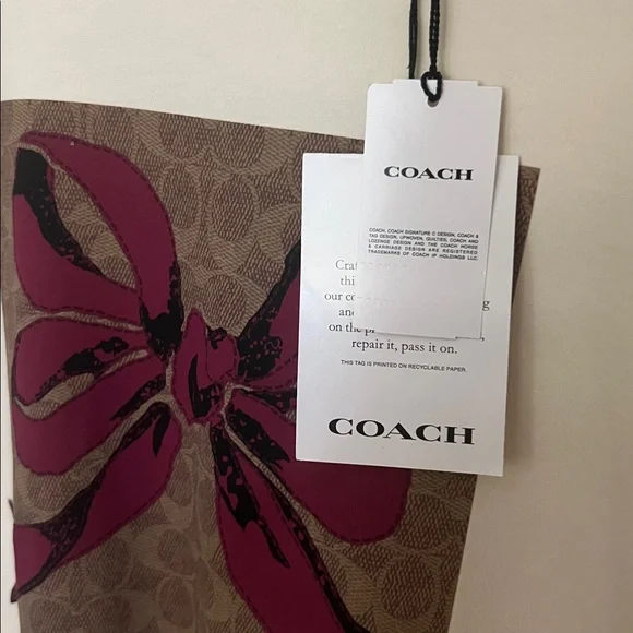 COACH signature square bow t-shirt Sz S NWT - Picture 2 of 6